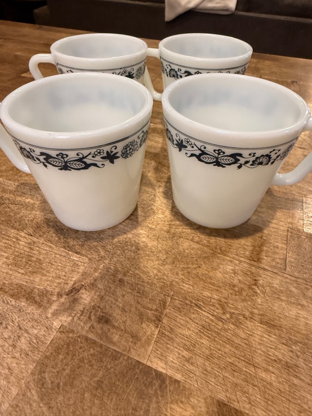 Pyrex Coffee Mugs set of 4 old town blue floral Print 10 oz